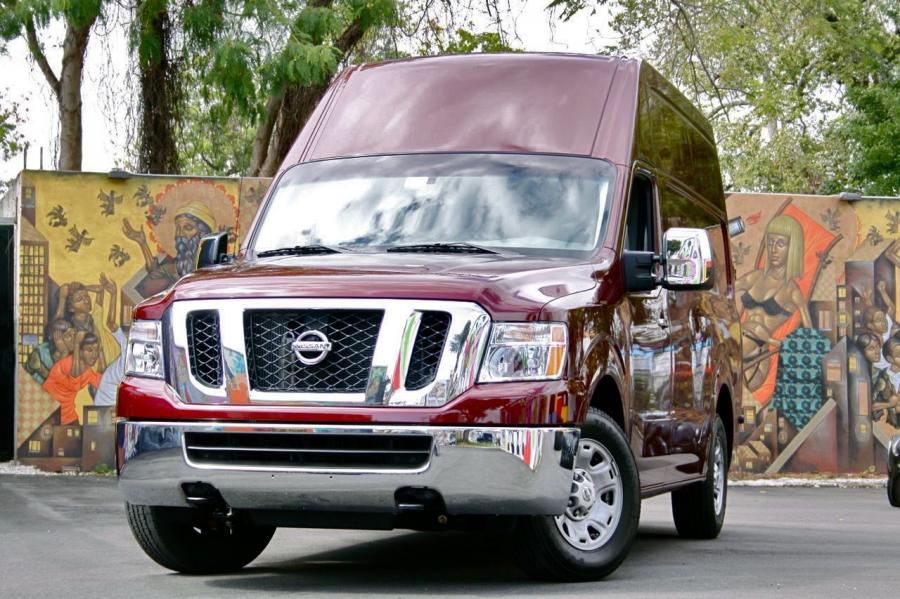  Nissan NV2500 HD 2012 года  (фото 24 из 38)